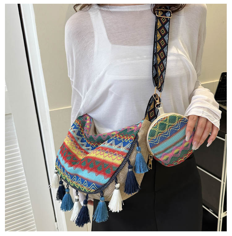 Women's Medium Special Material Geometric Ethnic Style Streetwear Tassel Dumpling Shape Zipper Tote Bag display picture 2