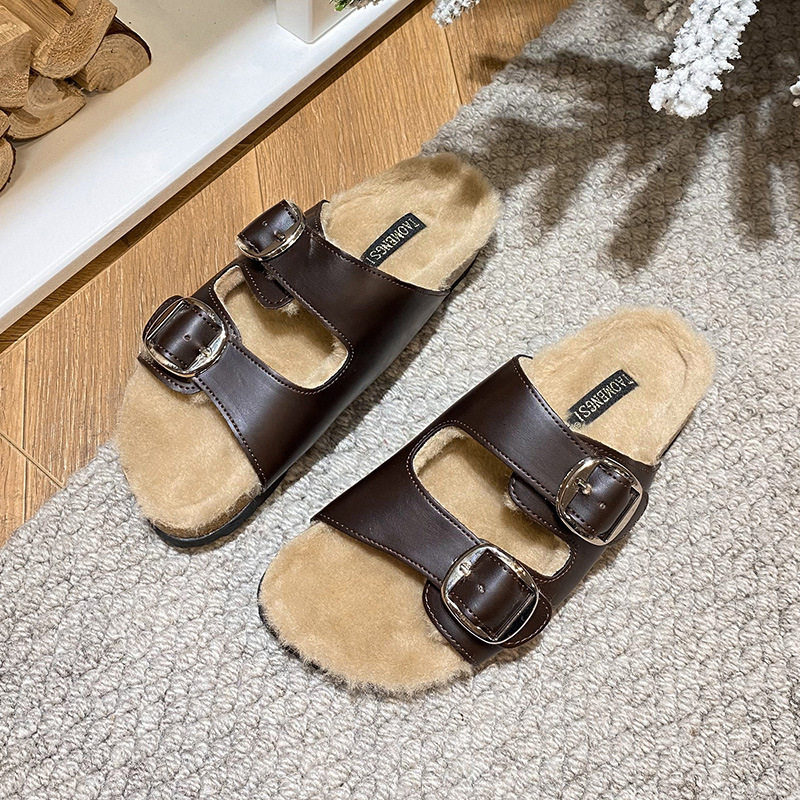 Dép sandal nữ quai ngang khóa kim loại, đế dày lót lông giữ ấm, mũi tròn — Màu đen, Nâu cổ điển