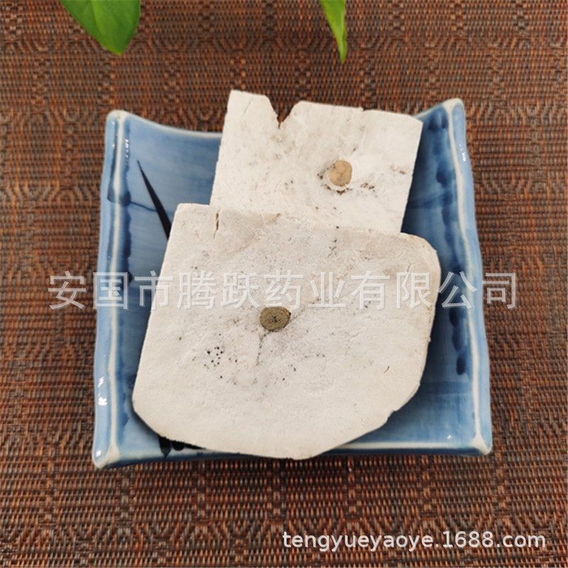 Fu Shen Dried Fushen Sclerotium with Pine Wood Traditional TCM Herb 500g in use
