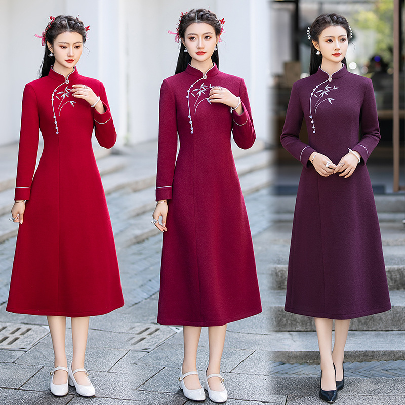 冬季加厚羊驼绒刺绣日常妈妈装改良大摆旗袍裙长袖长款连衣裙