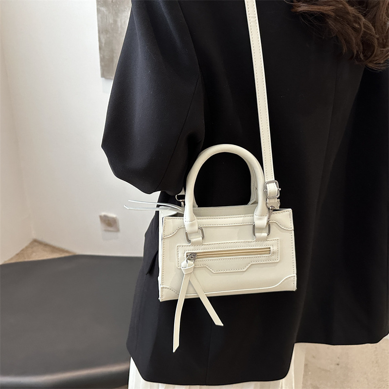 Bolso bolso femenino 2024 nuevo bolso de motocicleta retro de moda textura nicho todo fósforo bandolera