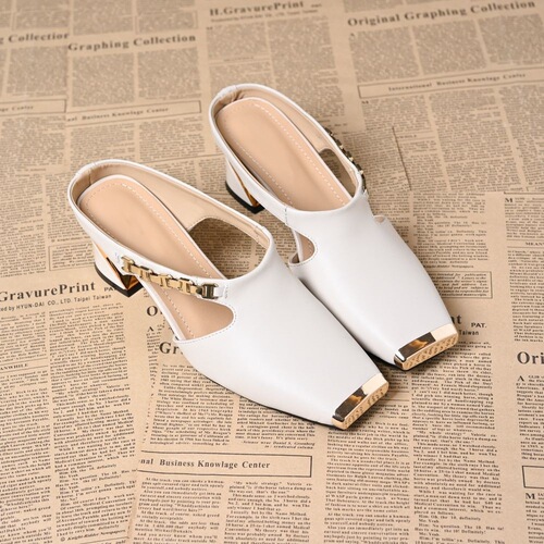 French-style hollow-out closed-toe shoes for women—summer outdoor wear, round-toe slip-on half-slippers, versatile, soft-soled, elegant, breathable, flat-heeled sandals.