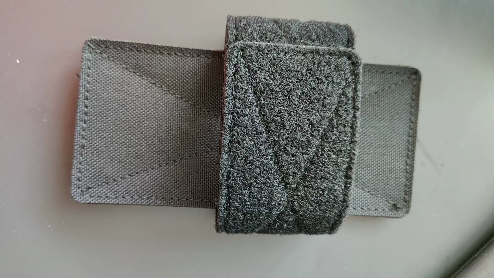 Funda táctica de nailon con sistema de sujeción