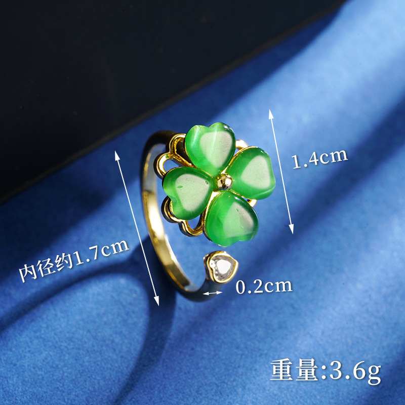 Collar de cuatro hojas de oro ligero de lujo pequeño libro rojo al por mayor esmeralda abertura Yiwu joyas de fuente