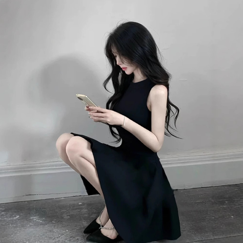 Black Sleeveless Tank Dress, Hepburn-Style Little Black Dress, Summer Chanel-Inspired Short Dress for Petite Figures, Waist-Cinching Short Dress