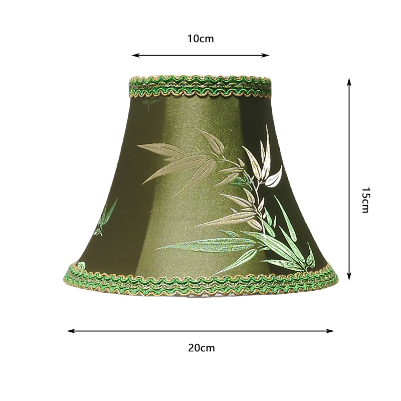 Lámpara de mesa de cobre con pantalla de satén de seda transfronteriza, color verde manzana claro, moderna, hecha a mano, con borlas, para iluminación de dormitorio y uso doméstico.