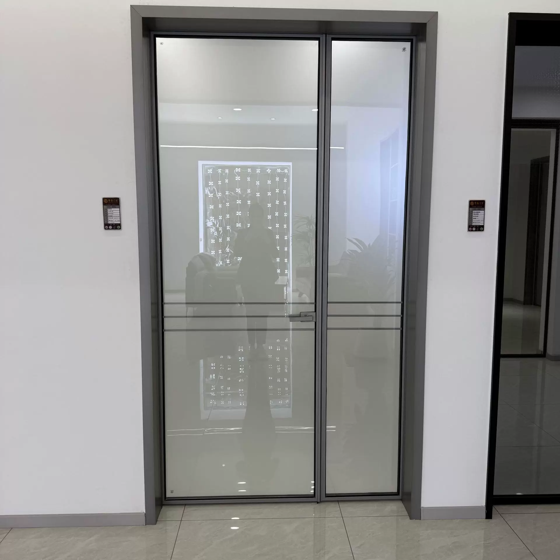 厨房极简推拉门吊轨地轨条三联动钛镁合金铝合金移门隔断玻璃门装