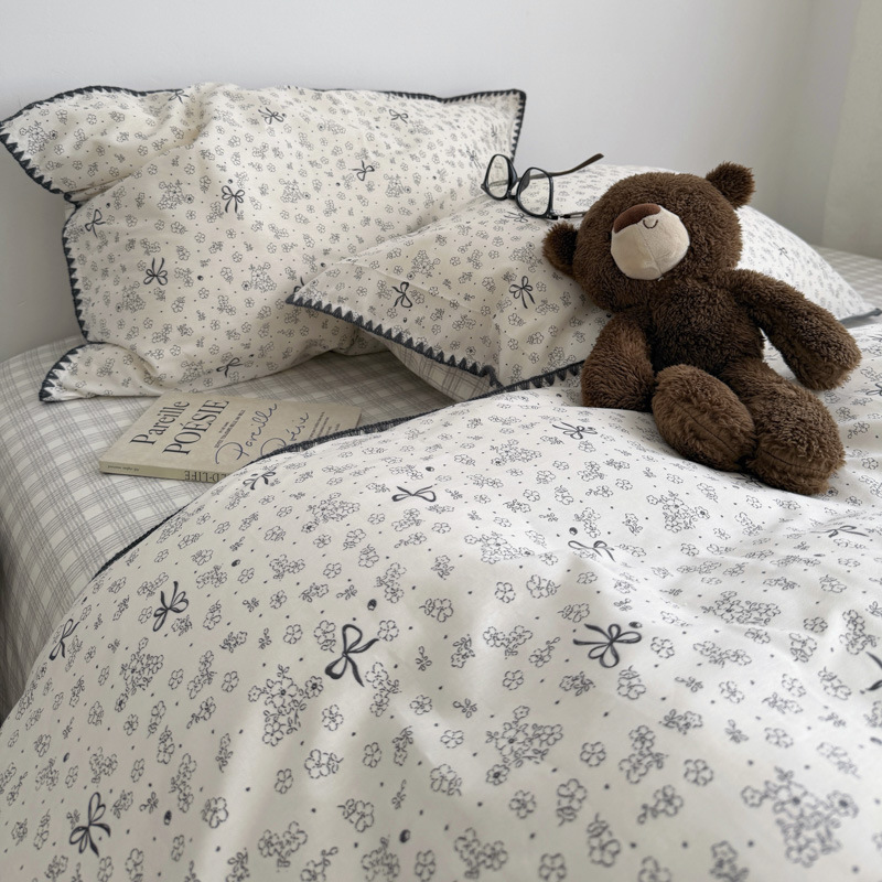 Cama fresca con cuatro piezas de algodón 100% cubierta de edredón de algodón dormitorio con tres piezas de sábanas de cama super suave ~ dormir desnudo ~