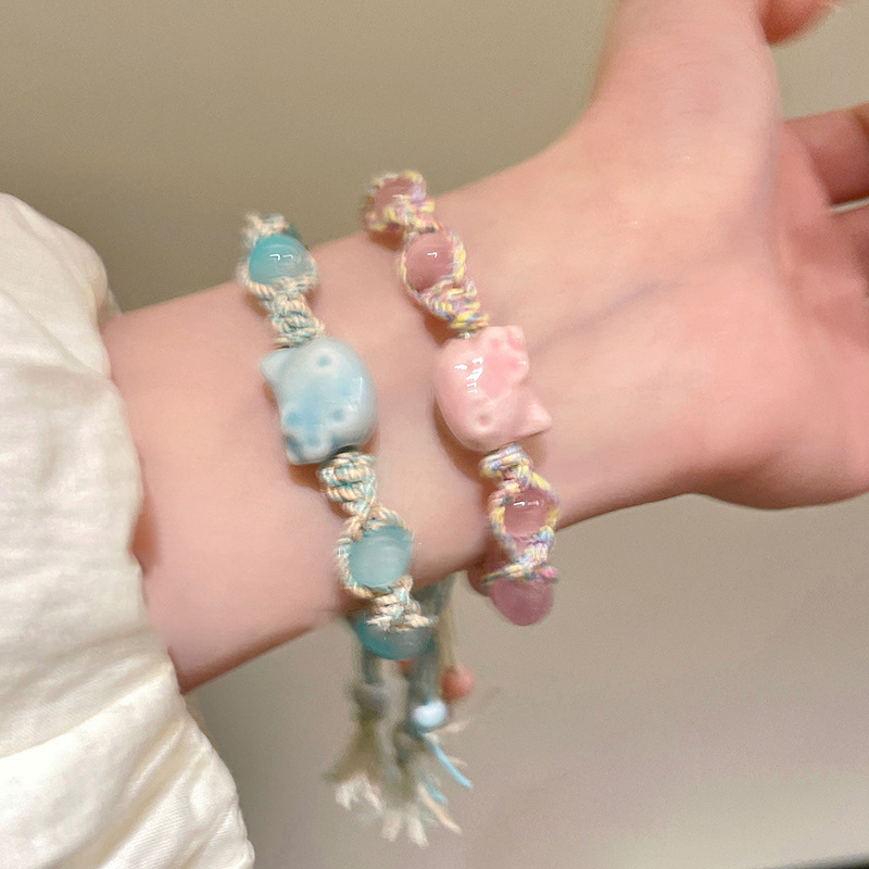 Pulsera de cuerda de color de gatito de cerámica linda de dibujos animados, pulsera de todo fósforo de nicho dulce, joyería de temperamento de alta gama de moda para mujer
