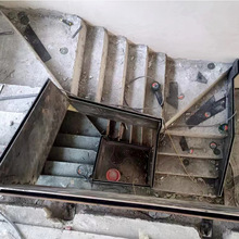 玻璃楼梯扶手侧挂钢板槽超白钢化玻璃护栏别墅侧装楼梯栏杆简约