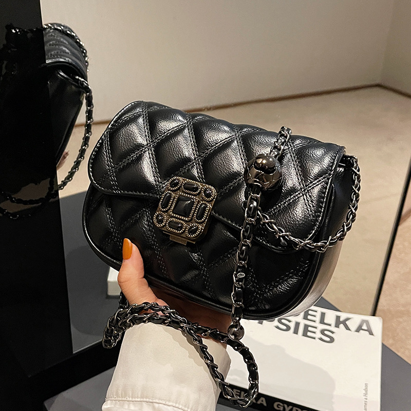 Line Embroidered Thread Ba 2023 Autumn/Winter New Women's Ba Popular Chain Crossbody Ba Fashionable Small Square_voghion.com