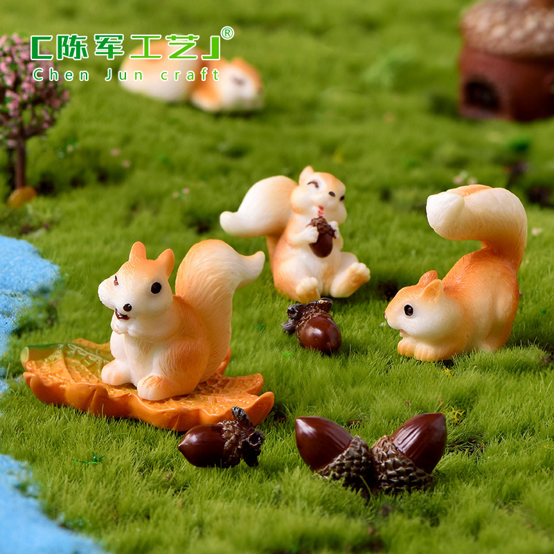 New Squirrel Micro Landscape Fleshy Plants Gardening Decoration Nut Pine House Maple Leaf Resin Crafts Ornaments