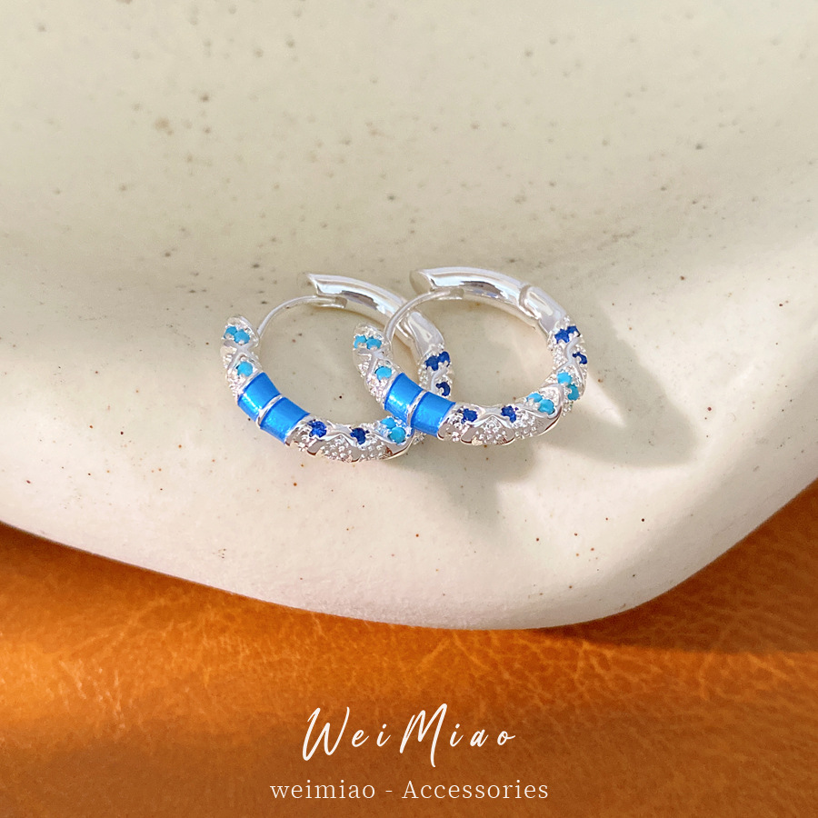 Zircon azul goteo de aceite geométrico perfiles de orejas redondas temperamento simple pendientes cotidianos lujosos de alta calidad al por mayor