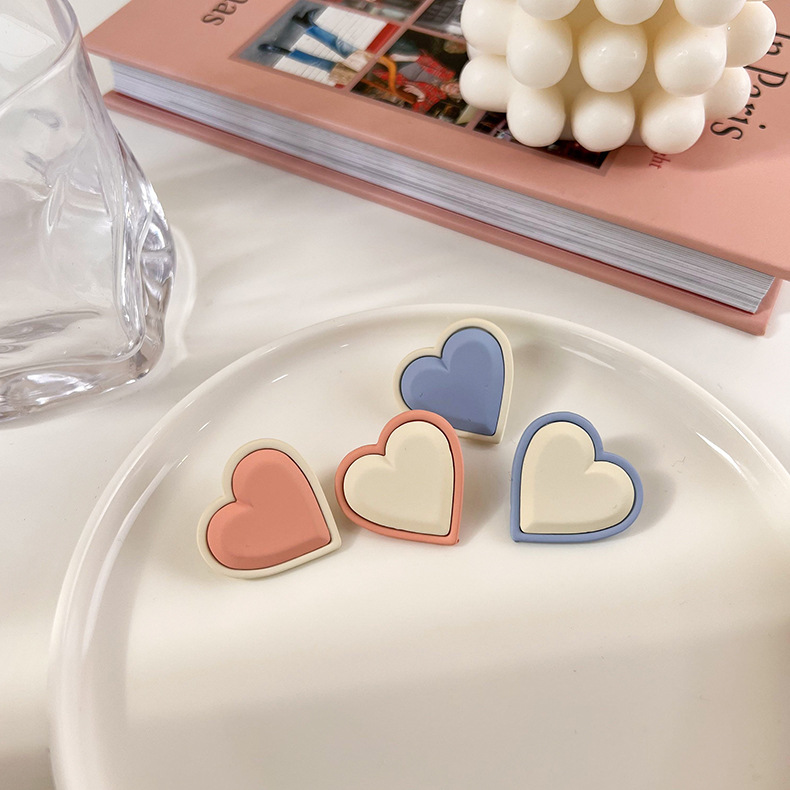 Fashion Heart-shaped Stud Earrings Simple Contrast Color Asymmetric Earrings display picture 4