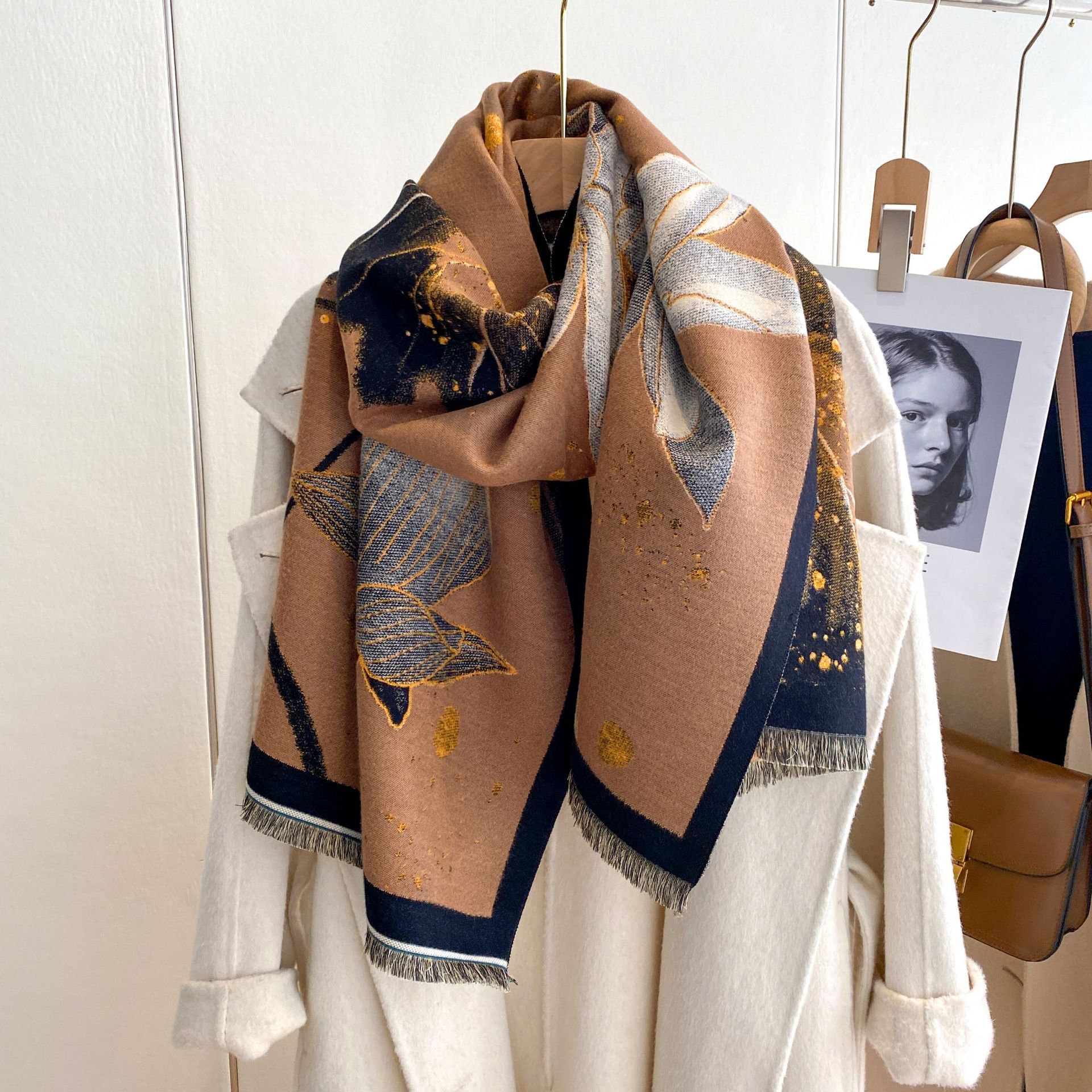 Estilo coreano de alta calidad bufanda Castillo pintura al óleo estilo invierno versátil retro Cachemira-como de doble cara luz cálida bufanda de lujo