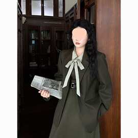 微胖绿色学院风森系连衣裙女假两件长袖收腰遮肚大码女装长裙子