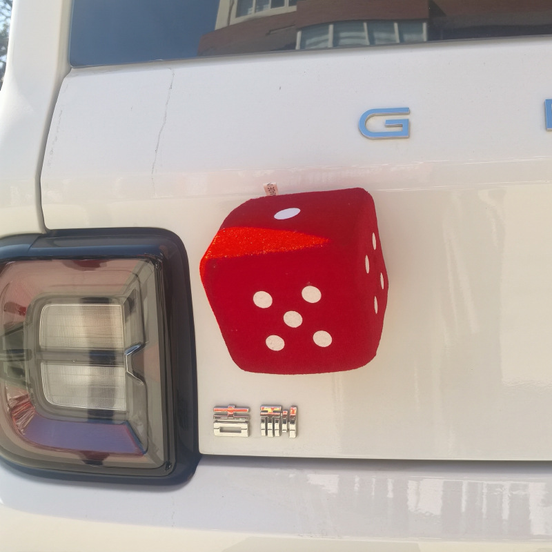 Colgante de accesorios de automóvil transfronterizo, colgante de automóvil, dados de felpa, colgante de automóvil, amor, Amazon