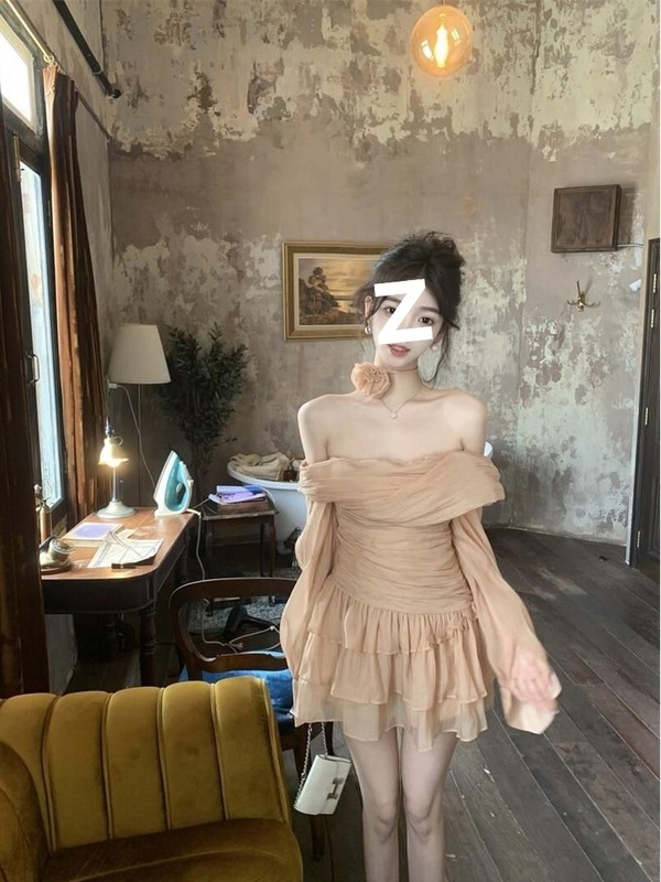 纯欲辣妹风抹胸连衣裙女夏季褶皱微透高级感气质收腰显瘦长袖短裙|undefined