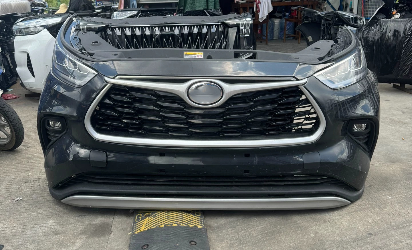 Suitable for Toyota Highlander XU70 front lip, front bumper, front nose cut, front bar