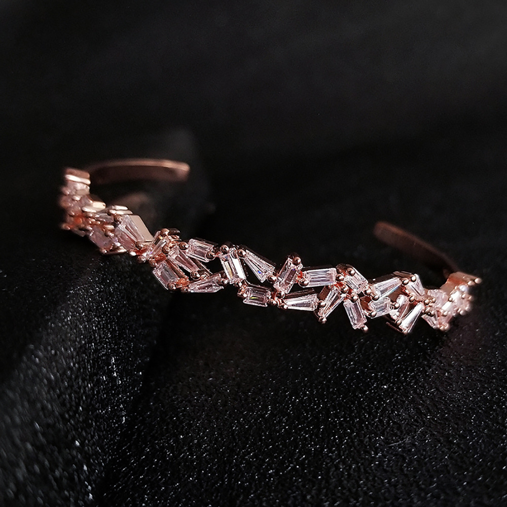 Onregelmatige armbandopening Verstelbare persoonlijkheid Veelzijdig Licht Luxe Design 5214_voghion.com