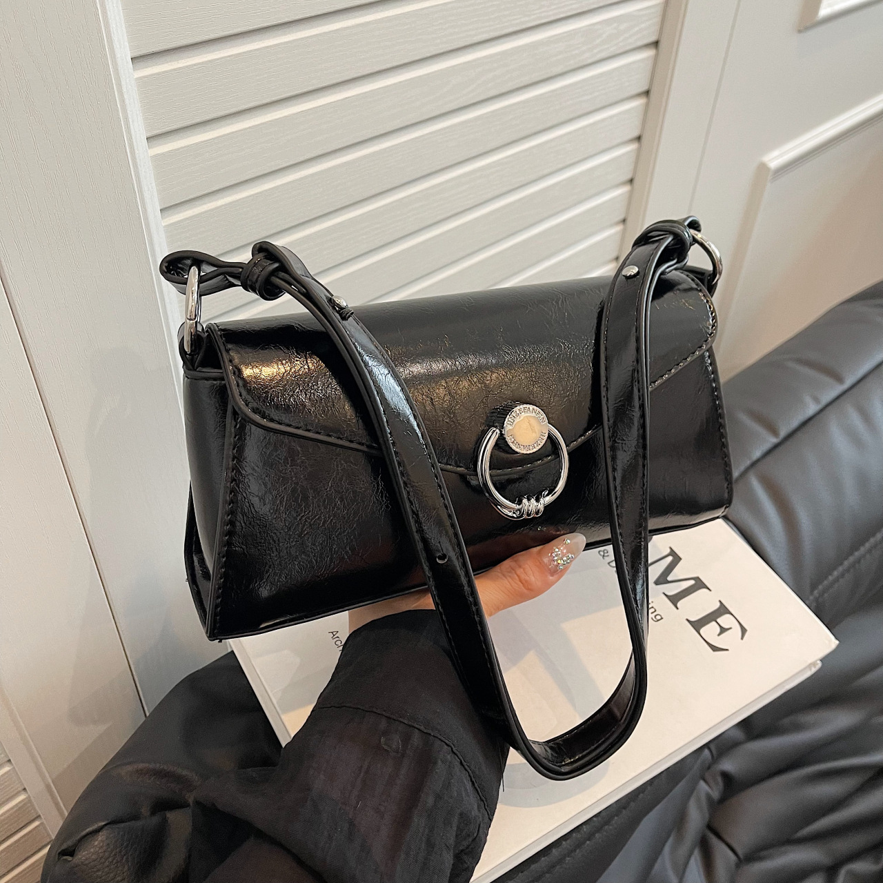 Die beliebte kleine quadratische High-End-Mode-Sticktasche aus Ölwachsleder dieses Jahres, einfache Umhängetasche mit einer Schulter_voghion.com