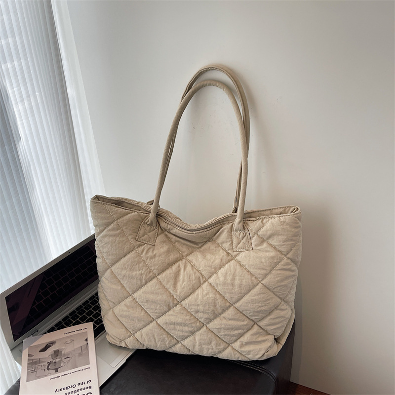 Autumn and Winter Large-Capacity Commuter Tote Bag Cotton Bag Women's Quilted Commuter Casual Versatile Student Shoulder Tote Bag Autumn and Winter Large-Capacity Commuter Tote Bag Cotton Bag Women's Quilted Commuter Casual Versatile Student Shoulder Tote Bag