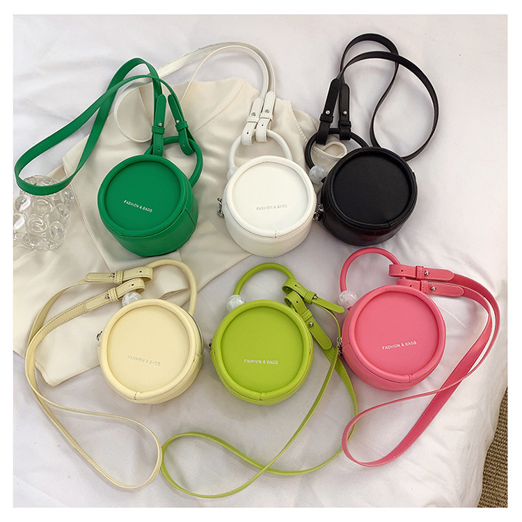 Streetwear Solid Color Round Zipper Circle Bag display picture 6