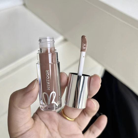 HYNTOOR Black Rabbit New Color Future Planet Lip Honey Dead Skin Desalination Lip Oil Mirror Water Light Lipstick
