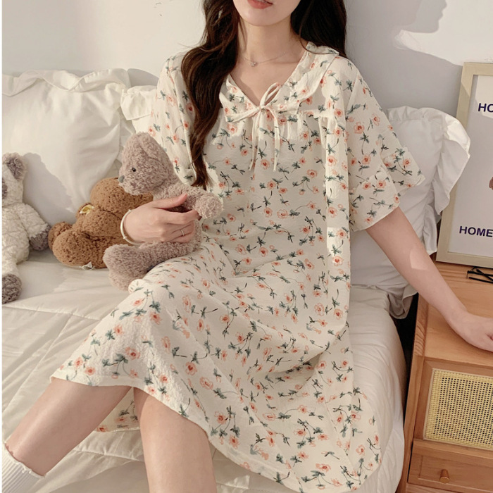 Ins vestido de dormir de cabina de verano pastoral viento pequeña flor de espuma encantadora con almohadilla de pecho suelta media y larga transmisión en vivo