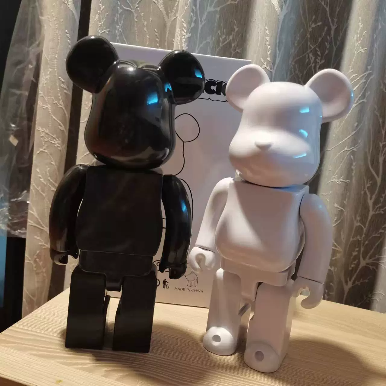 Bearbrick 400%Конструктор детали Угрожающее Белое Медведь Модель DIY материал Симатику Hand -Model модель игрушки качели кукла