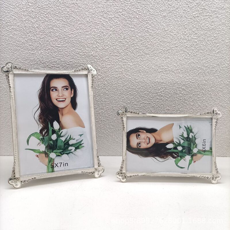 Modern Simple Metal Heart-Shaped Photo Frame Model Room Soft Decoration Table Decoration Metal Photo Frame Modern Simple Metal Heart-Shaped Photo Frame Model Room Soft Decoration Table Decoration Metal Photo Frame