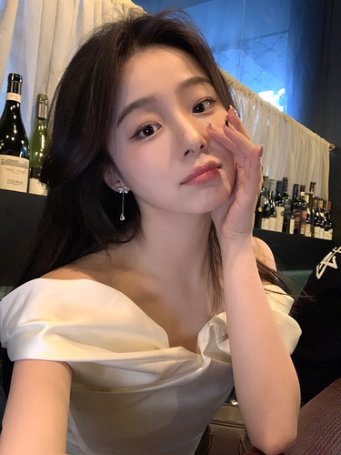 Elegant and Exquisite S925 Light Luxury Butterfly Knot Fringe Teardrop Earrings with Unique Design, High-End Socialite Style Women's Earrings