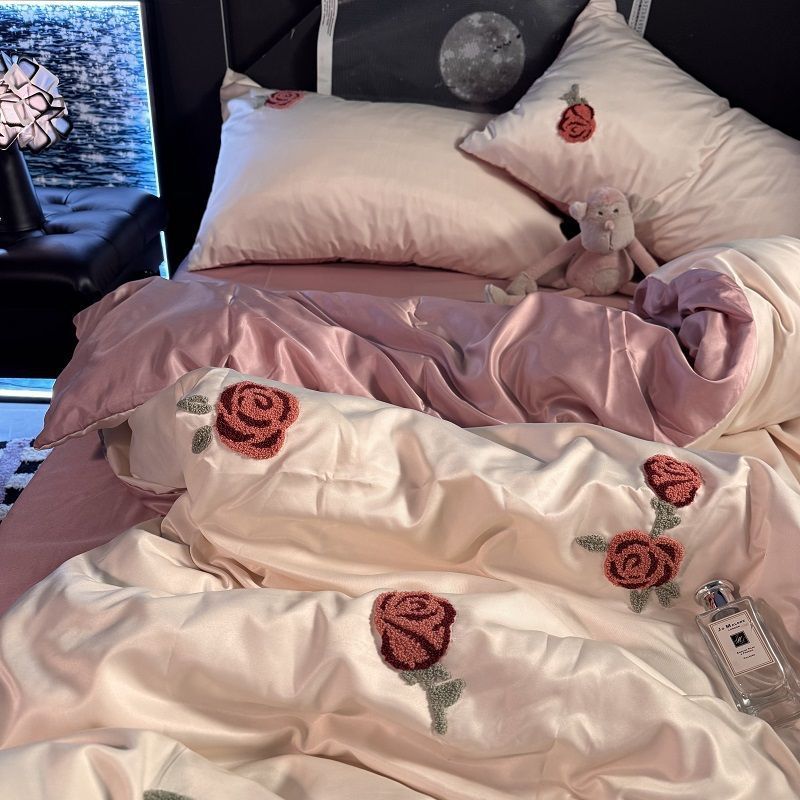 Funda nórdica de seda helada con bordado de rosas de lujo_voghion.com