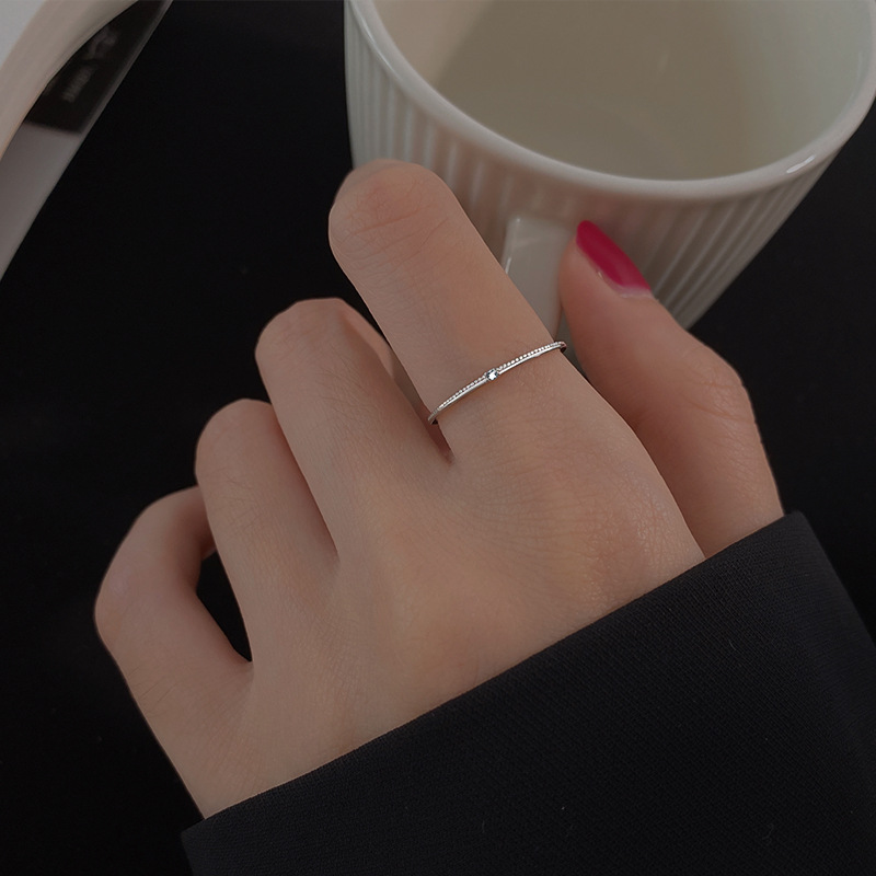 Sparkling Designer Ring For Women Sleek And Comfortable Jewelry_voghion.com