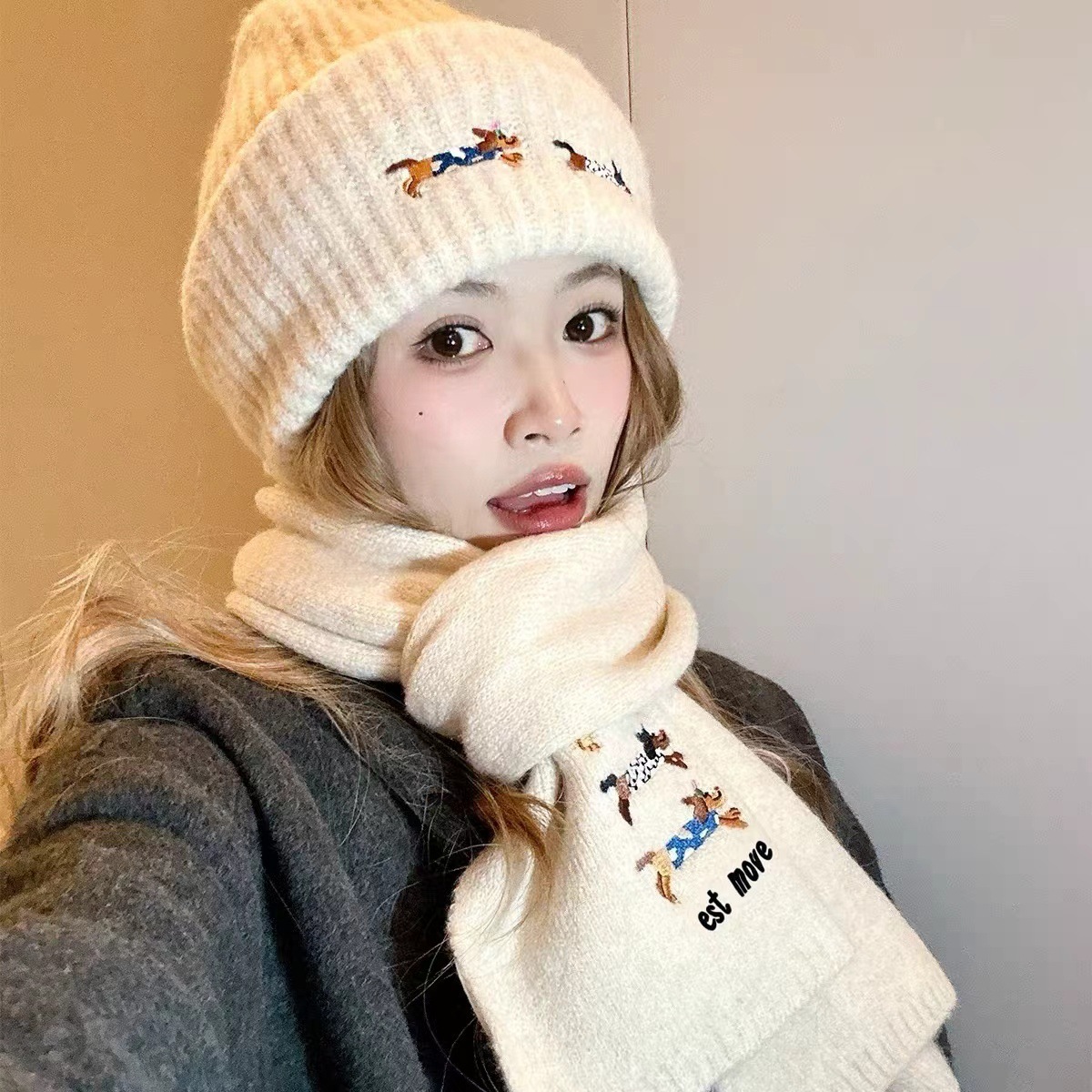 Knitted Hat and Scarf Set for Women, Cute Dachshund Embroidery, Thickened and Warm, Large Head Circumference, Face-Slimming Woolen Hat