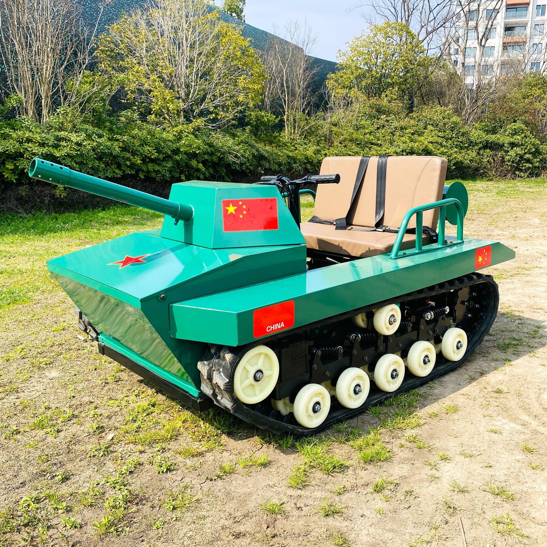 Electric tank for amusement park