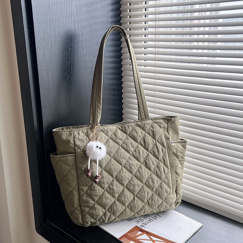 Women's Quilted Shoulder Bag Large Capacity Commuter Tote_voghion.com