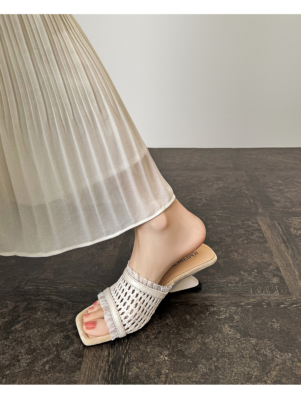 Sandal cao gót nữ quai ngang đan móc hở mũi mũi vuông gót cao — màu đen, màu trắng ngà chi tiết 7