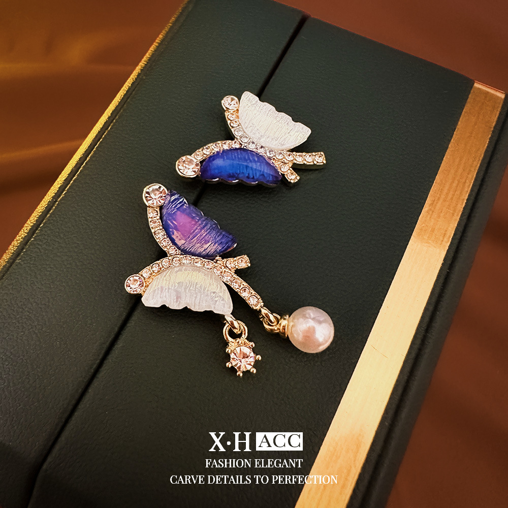 Elegant asymmetrical earrings from pearl
