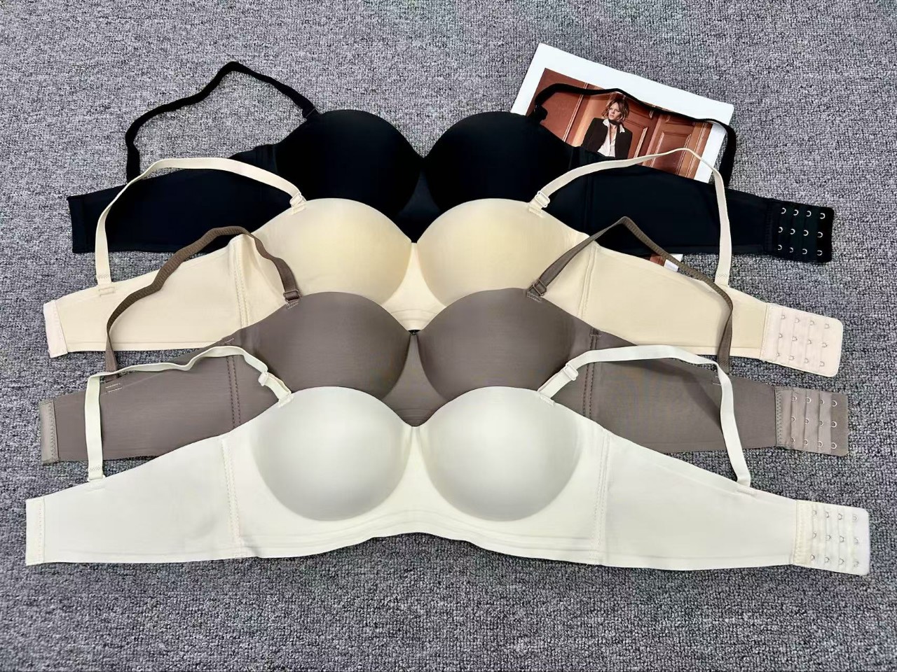 Simple lisa antideslizante sin cinturón de hombro ropa interior pequeño pecho grande reúne soporte de pecho secundario sexy espalda sin marcas sujetador