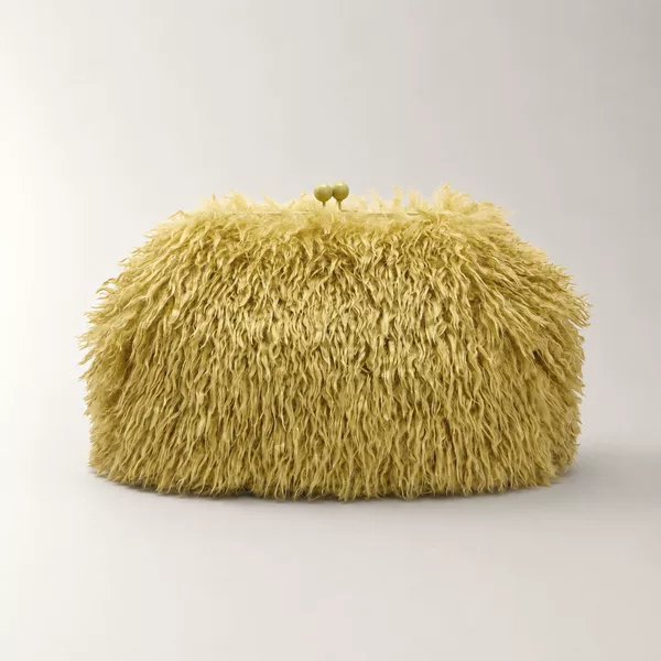 Fashionable Long Curly Fur Kiss-Lock Clip Clutch Bag 2026 Autumn and Winter New Style Faux Wool Cloud Bag Trendy Handbag