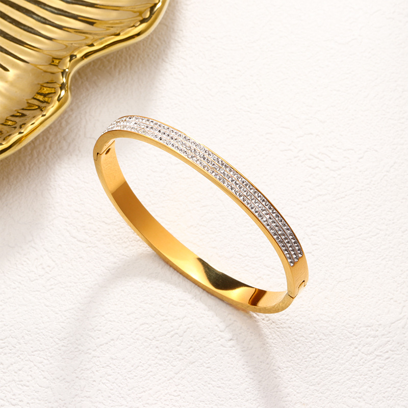 En stock fábrica directa Transfronteriza Popular electrochapado 18K pulsera de acero de titanio femenina personalidad no se desvanece moda nicho moda