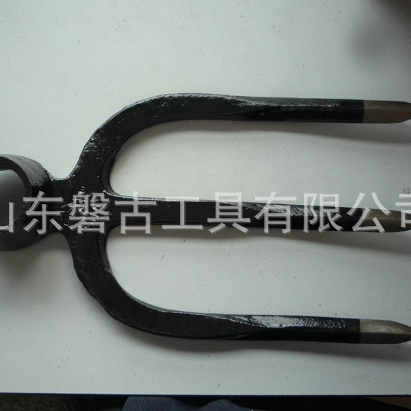 厂家供应 三齿钢叉 老式农具 农业农具 小型农具 价格实惠
