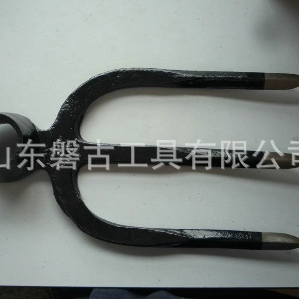 Производитель поставляет стальные вилки с тремя зубьями, старомодные сельскохозяйственные инструменты, сельскохозяйственные инструменты, небольшие сельскохозяйственные инструменты, доступные цены