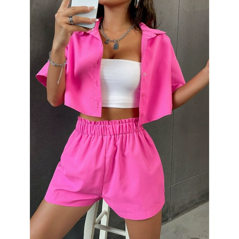 Летний костюм 2025 года в европейском и американском стиле: короткий рукав, однобортная рубашка с лацканами и шорты, повседневный модный комплект.