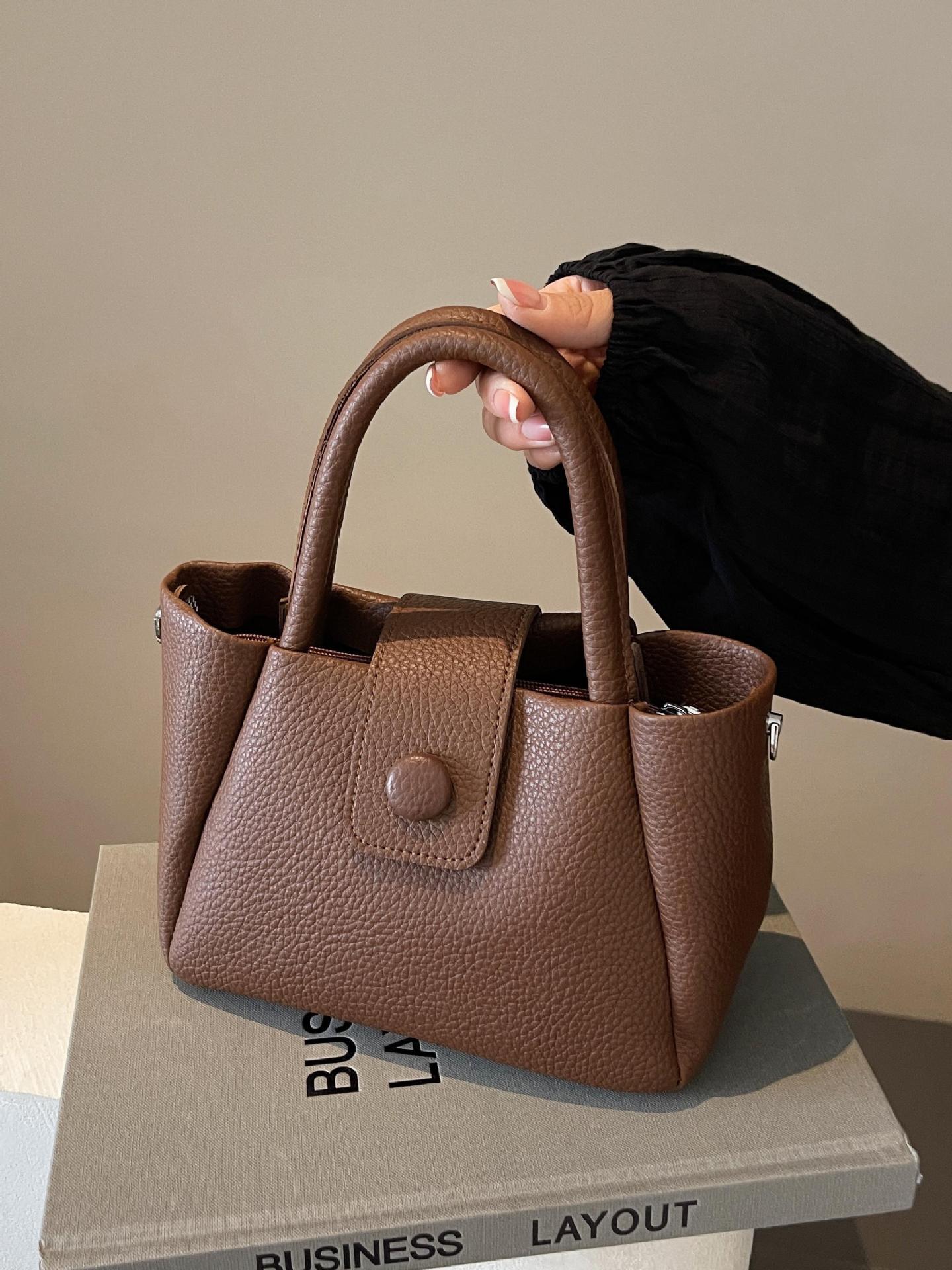 Bolso de mano de comercio exterior para mujeres 2025 nuevo tipo de bolso de mochila simple casual de moda versátil de alta calidad bolso de cubo de hombro