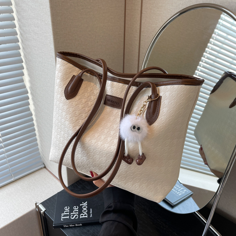 Bolso de gran capacidad de cercanías de moda 2023 nuevo bolso de mujer bolso de hombro de estilo occidental casual todo partido bolso de mano de color de contraste de moda