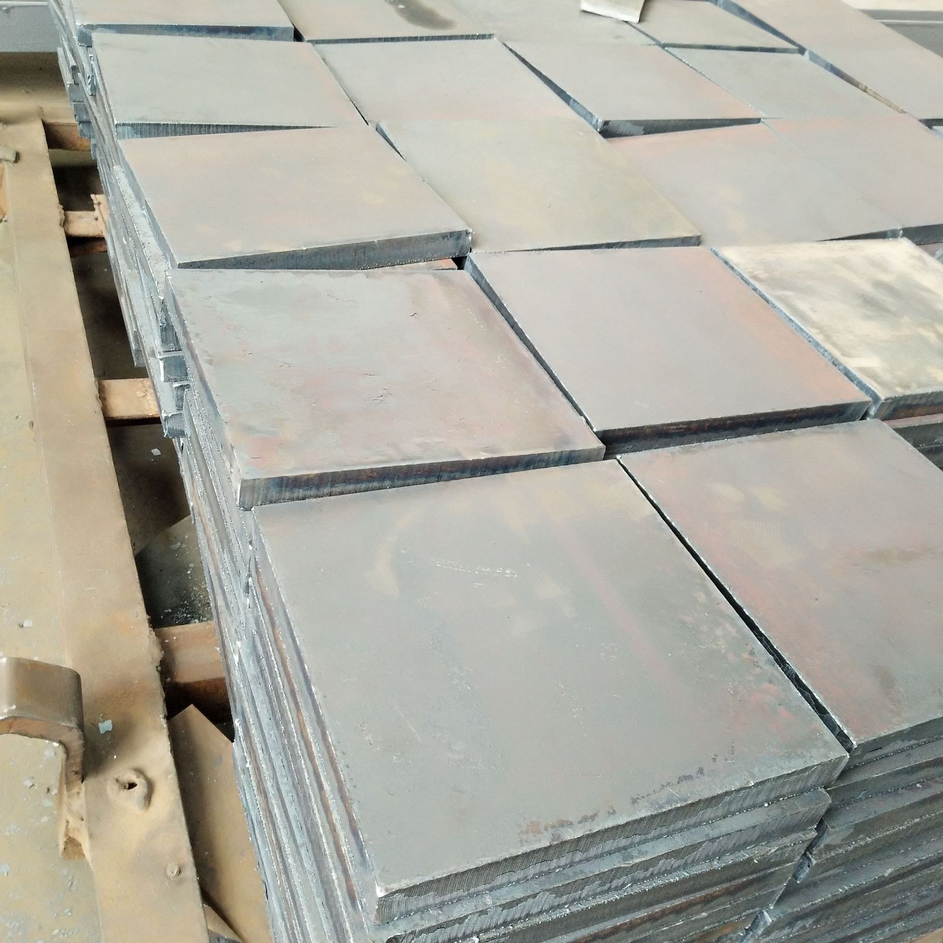 Pallet de madera sólida cartón de madera sólida pallet de madera sin fumigación    Placa de madera para carretilla elevadora especial para logística