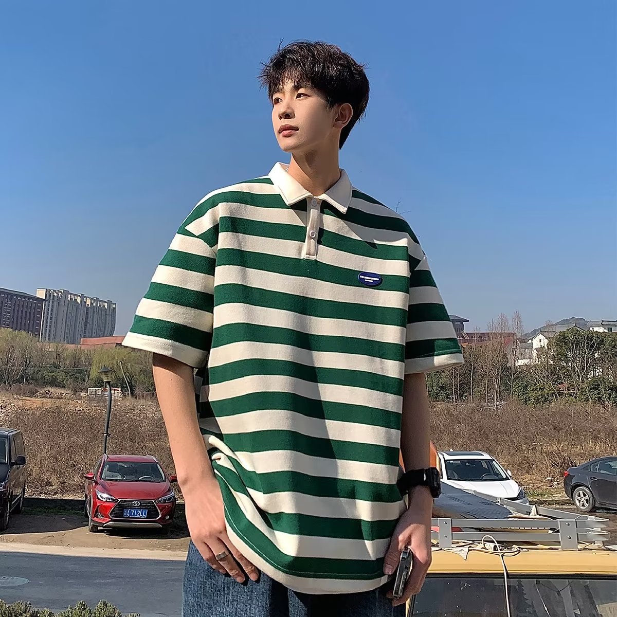 Camisa polo de manga corta con solapa Camiseta de verano de marca de moda para hombres Versión coreana de la tendencia delgada 2024 nueva camiseta de todo fósforo