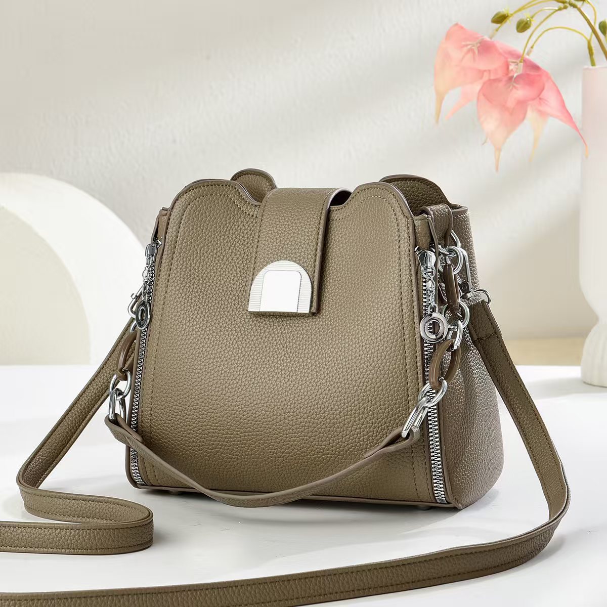Bolso de moda de balde 2025 nuevo tipo de mochila de hombro para mujeres bolsos casuales bolsos transfronterizos